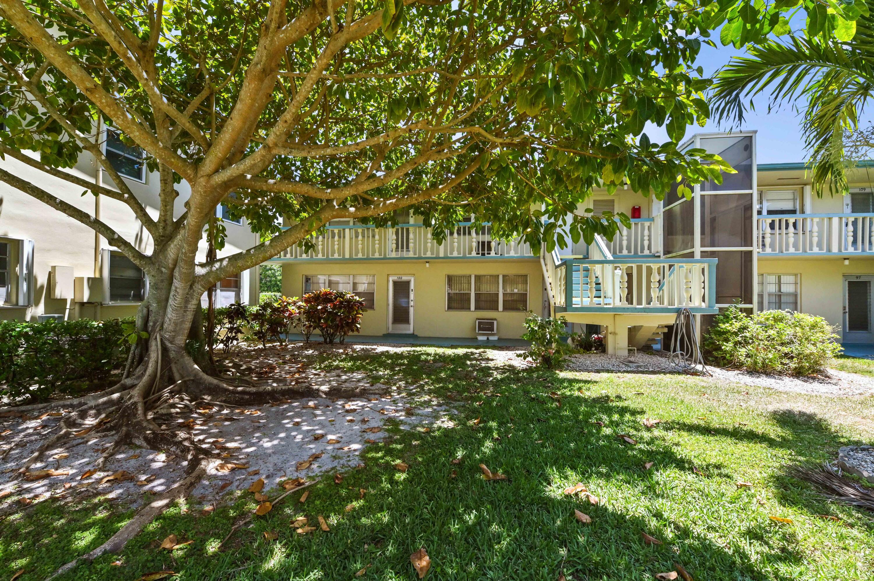 111 Dorchester East, Unit 111 West Palm Beach, FL 33417 - Photo 18 of 21 21 Rear 01