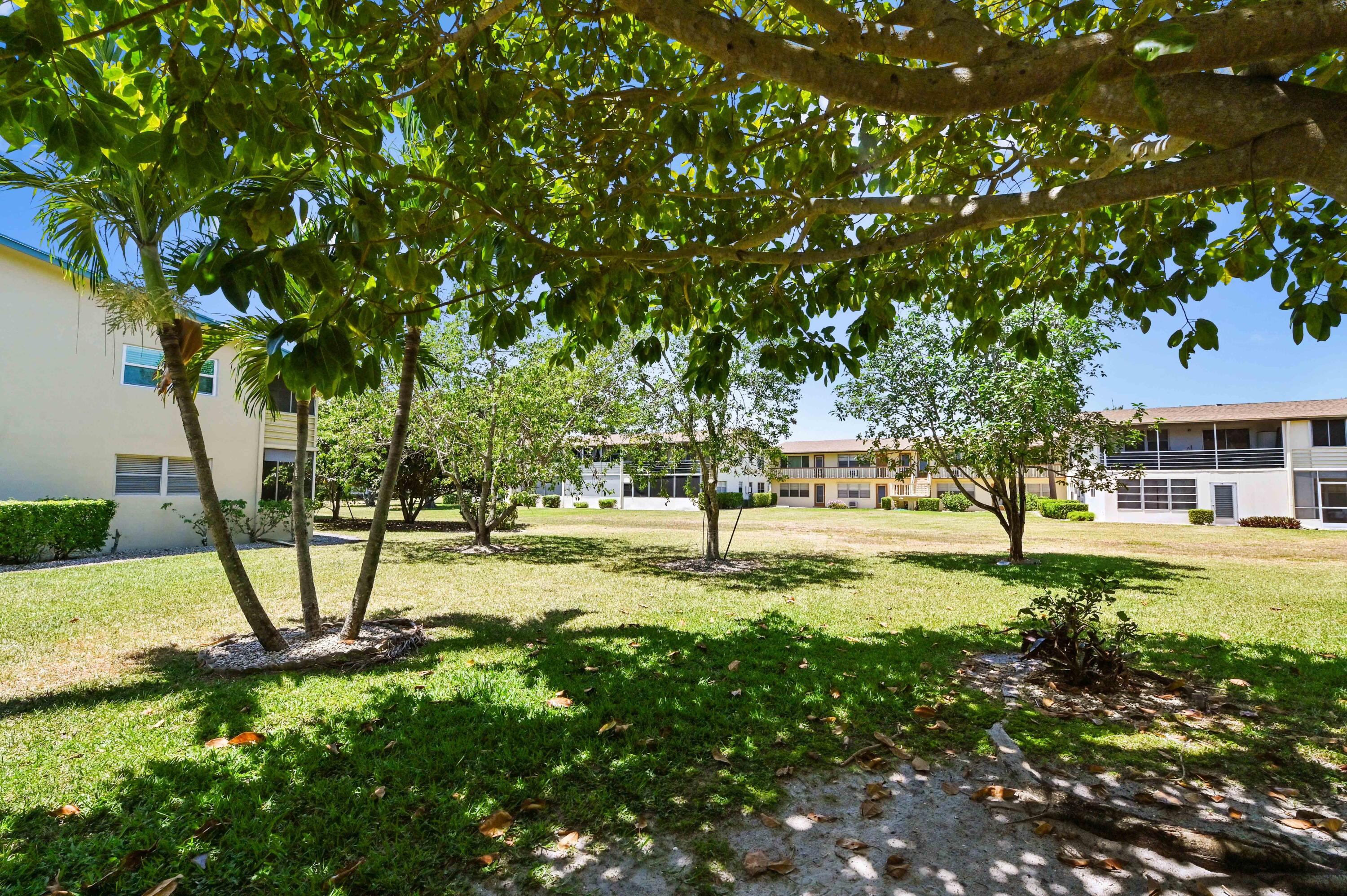 111 Dorchester East, Unit 111 West Palm Beach, FL 33417 - Photo 19 of 21 22 Rear 02