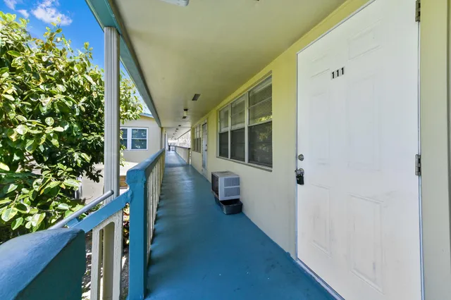 $1,500 | 111 Dorchester East, Unit 111, West Palm Beach, FL 33417