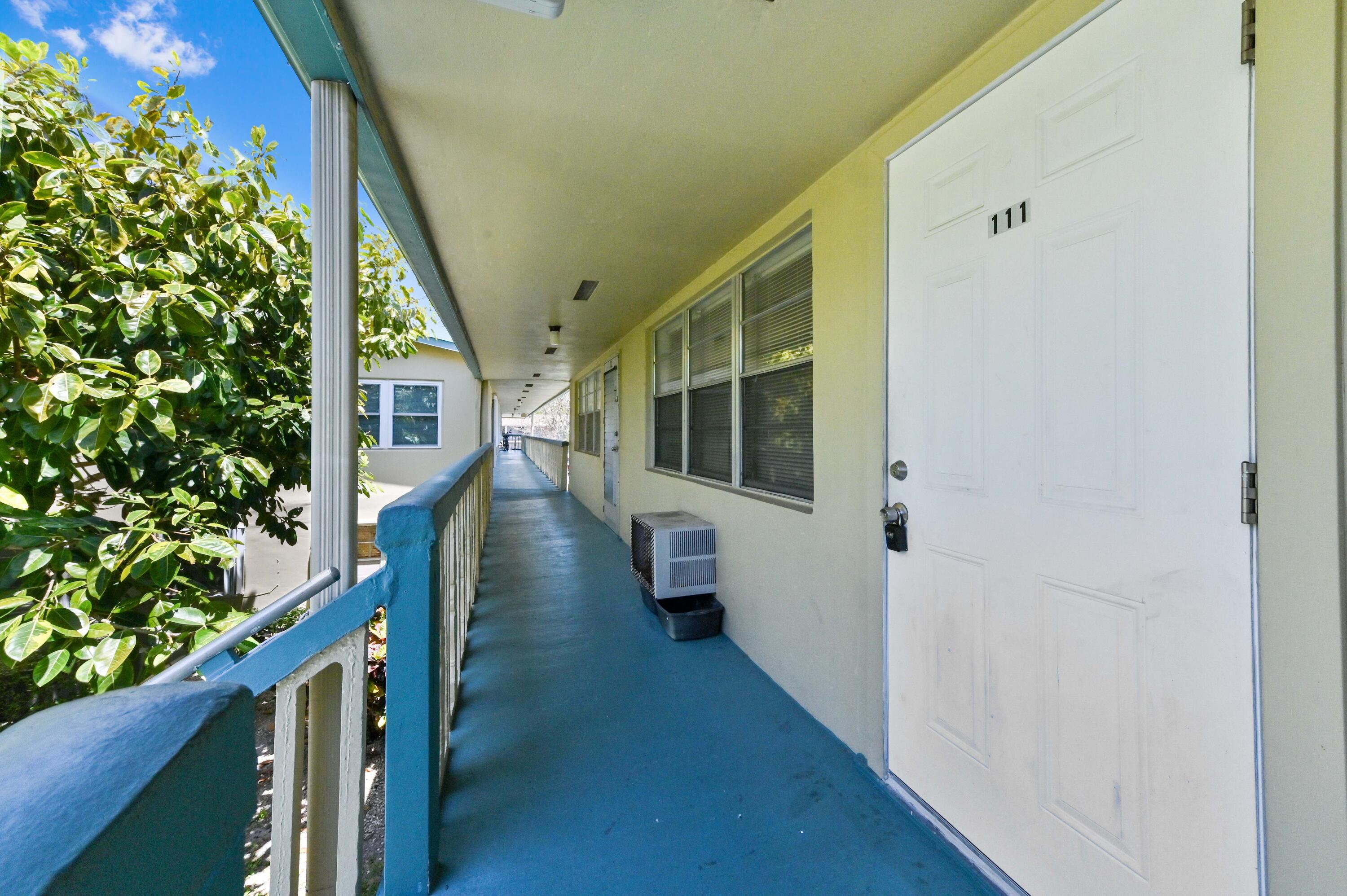 111 Dorchester East, Unit 111 West Palm Beach, FL 33417 - Photo 20 of 21 04 entry 01