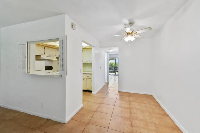 $1,500 | 111 Dorchester East, Unit 111, West Palm Beach, FL 33417