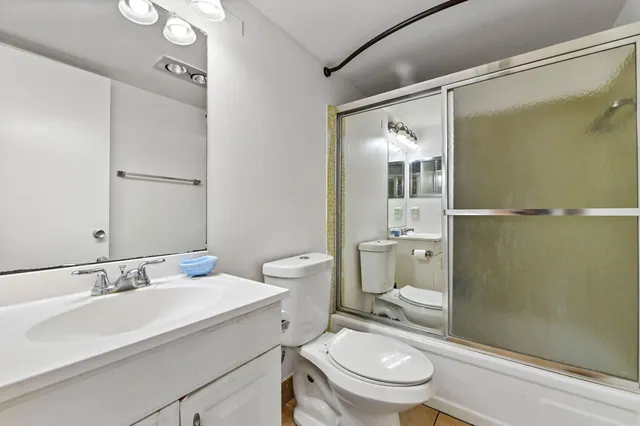 $1,500 | 111 Dorchester East, Unit 111, West Palm Beach, FL 33417