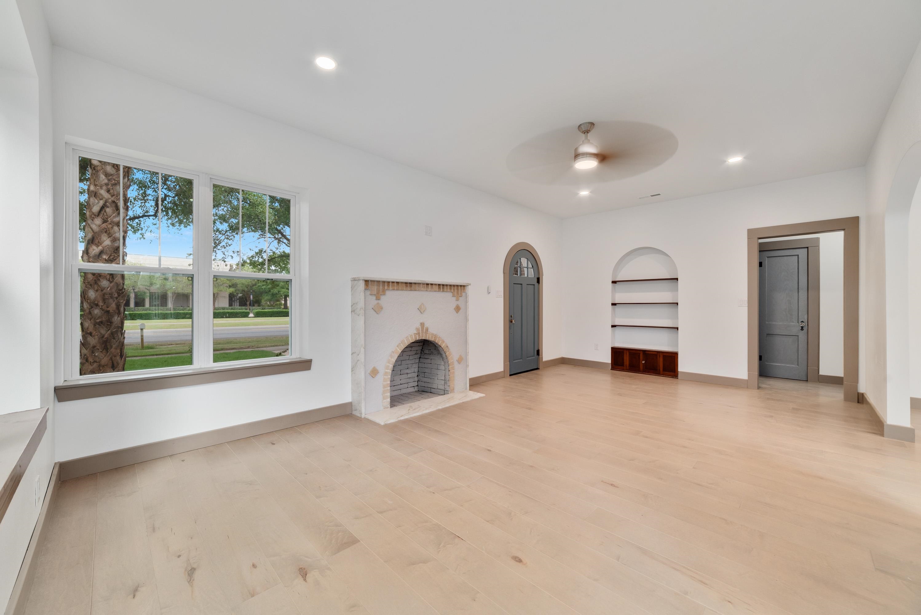 320 East Laurel Avenue Foley, AL 36535 - Photo 3 of 25