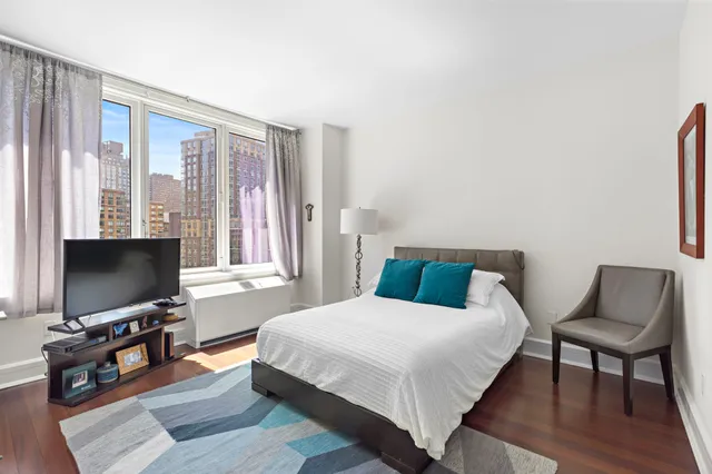 $1,985,000 | 60 Riverside Boulevard, Unit 1106 | Upper West Side