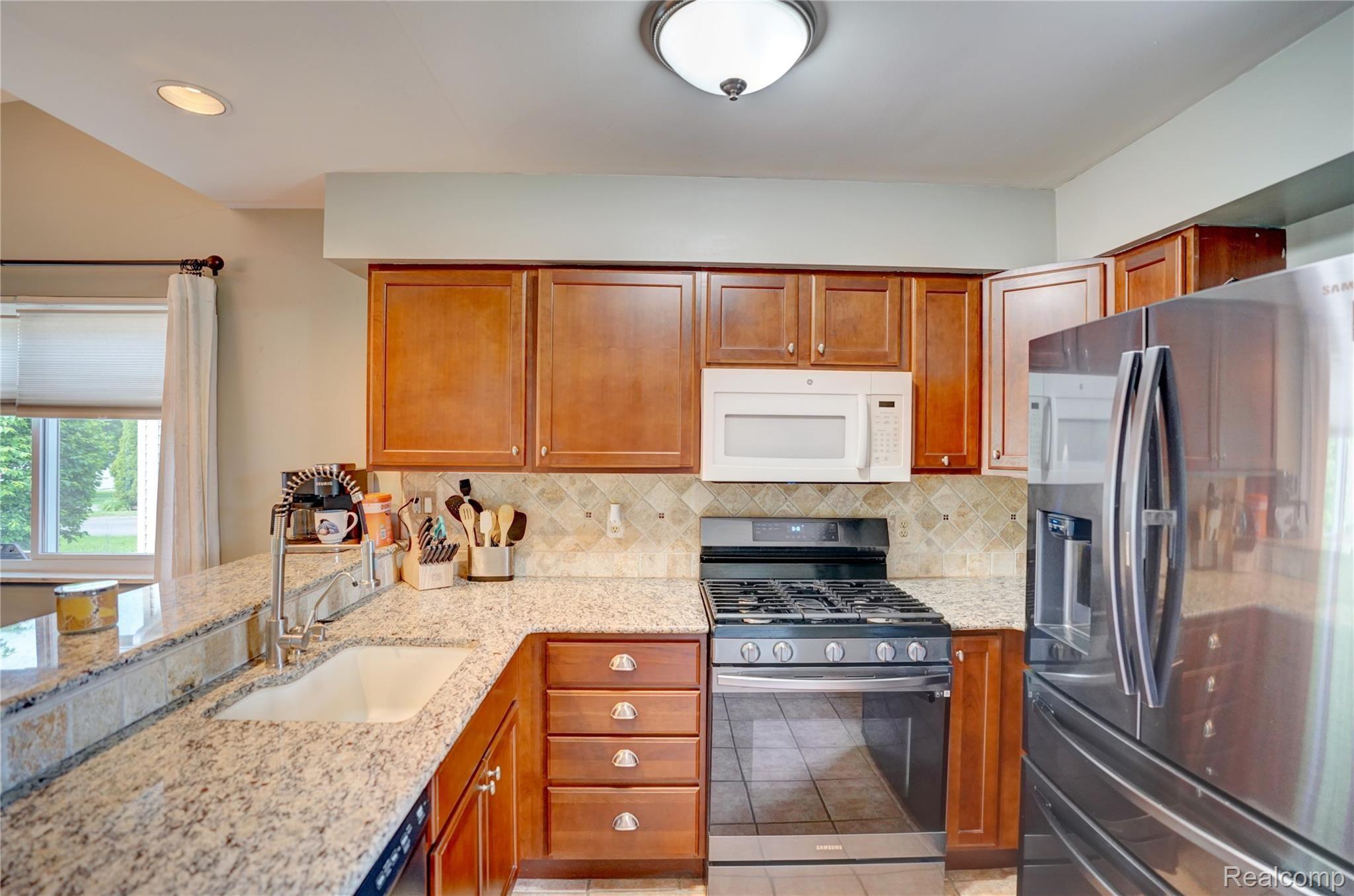 3865 Elmhurst Road Waterford, MI 48328 - Photo 11 of 49 3865 Elmhurst Rd 20.jpg