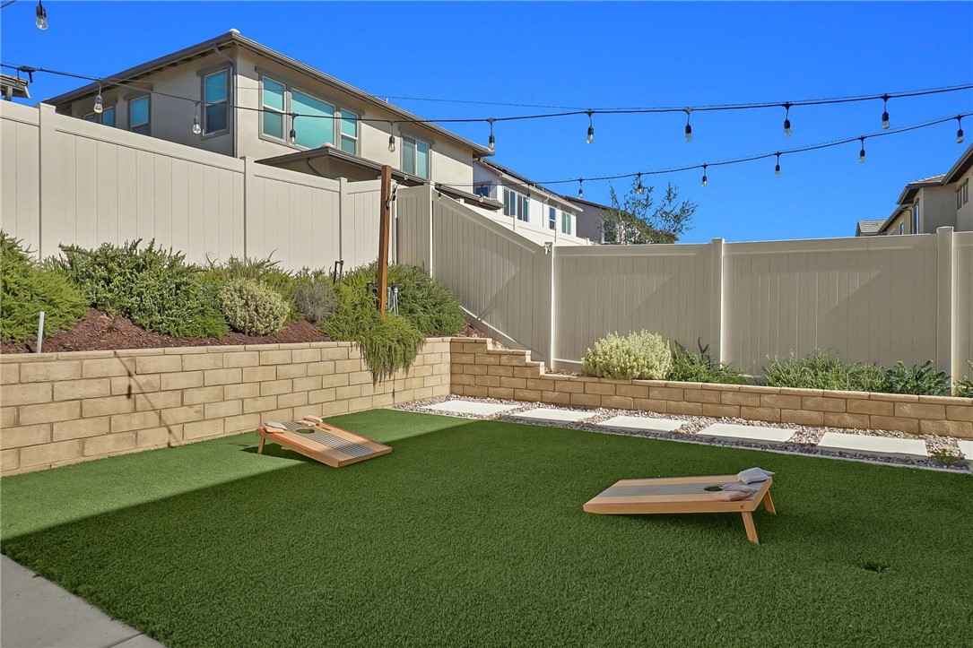 32136 Dymondia Way Temecula, CA 92591 - Photo 29 of 40 a front view of a house with garden