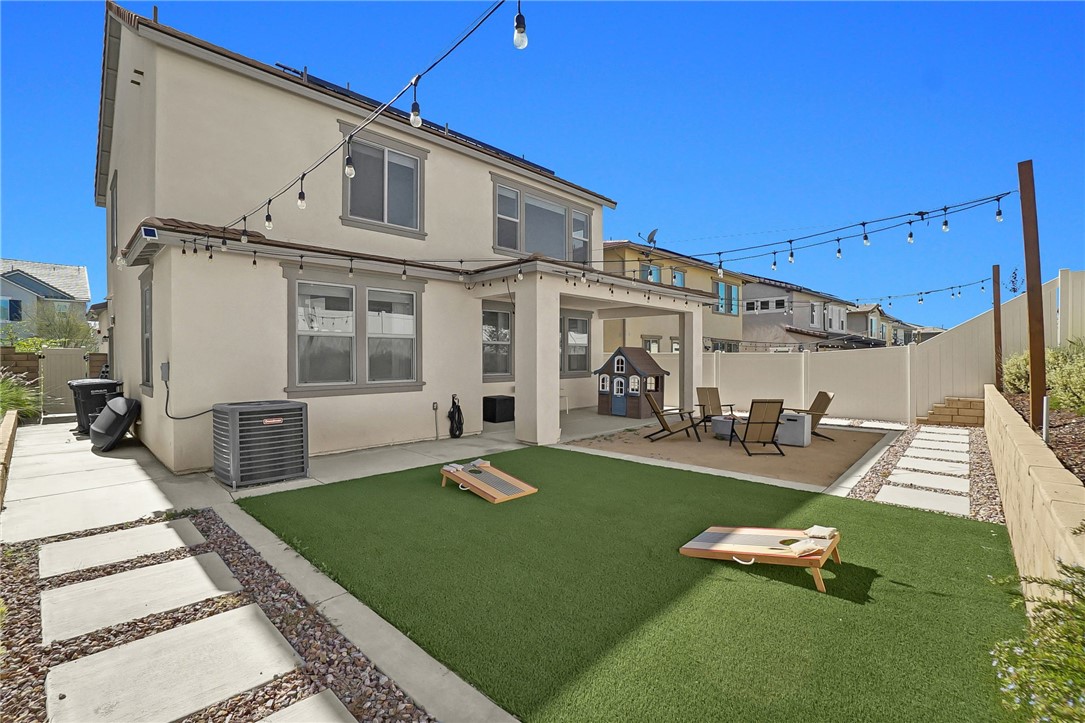 32136 Dymondia Way Temecula, CA 92591 - Photo 30 of 40 a front view of a house with garden