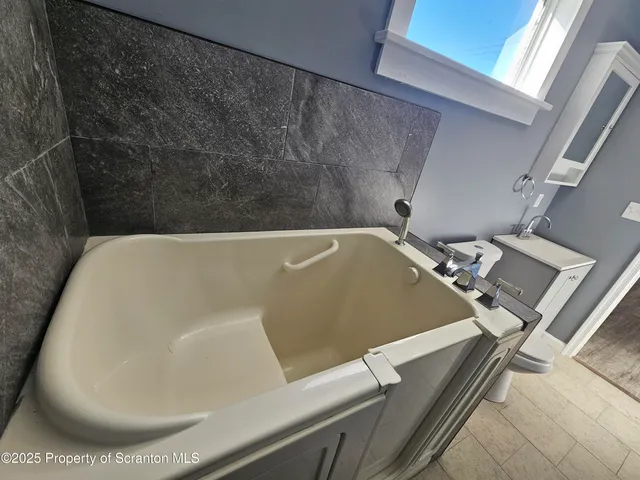 $950 | 125 North River Street, Unit A, Olyphant, PA 18447