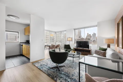 777 6th Avenue, Unit 17C | Chelsea