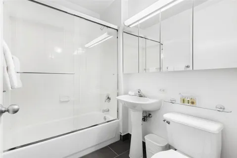 777 6th Avenue, Unit 17C | Chelsea