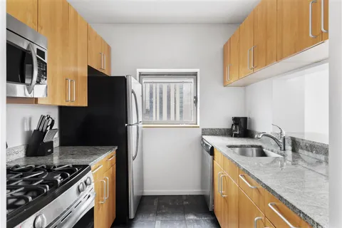 777 6th Avenue, Unit 17C | Chelsea