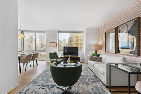 777 6th Avenue, Unit 17C | Chelsea