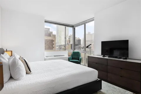 777 6th Avenue, Unit 17C | Chelsea
