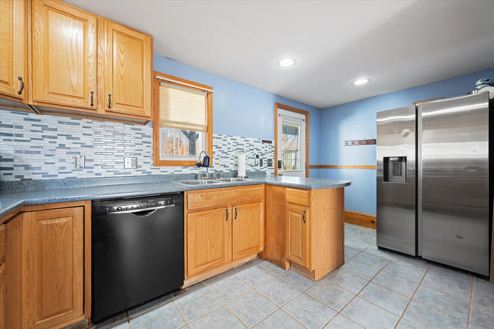 169 Thornton Road Bangor, ME 04401 - Photo 11 of 37 09-Kitchen