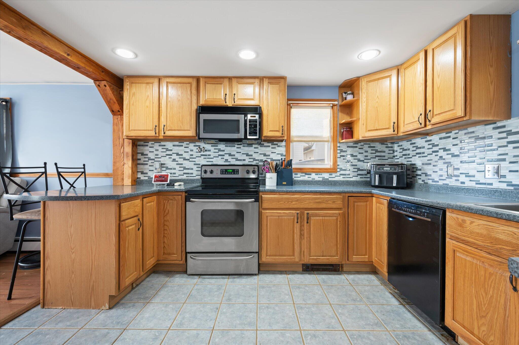 169 Thornton Road Bangor, ME 04401 - Photo 9 of 37 07-Kitchen