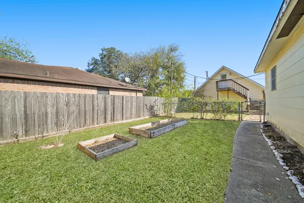 a view of a backyard with sitting area