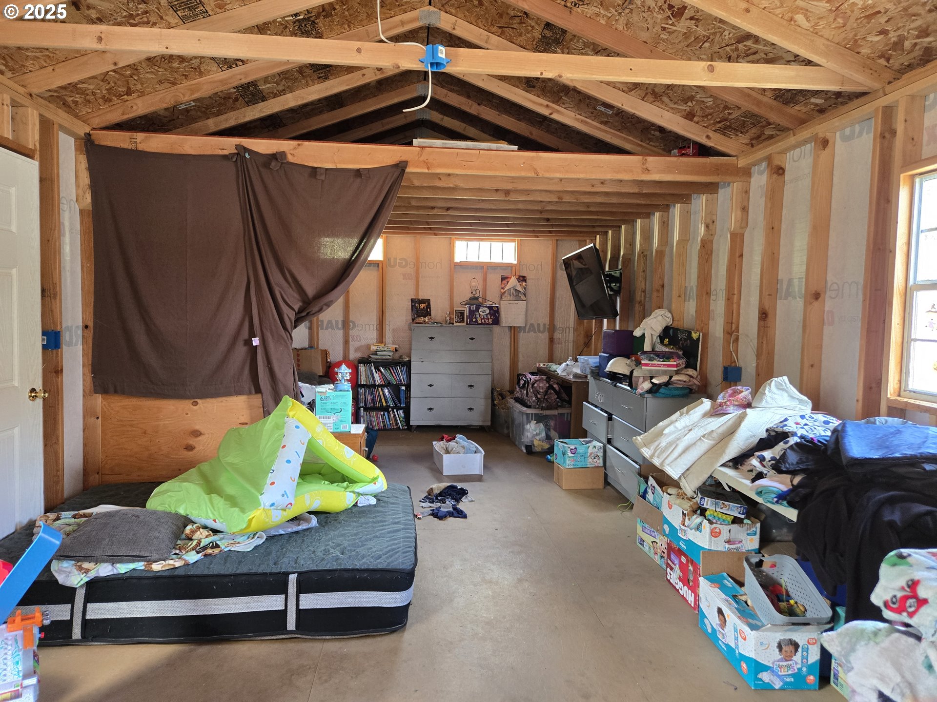 740 Ireland Road Winston, OR 97496 - Photo 4 of 18 a living room with furniture and a table