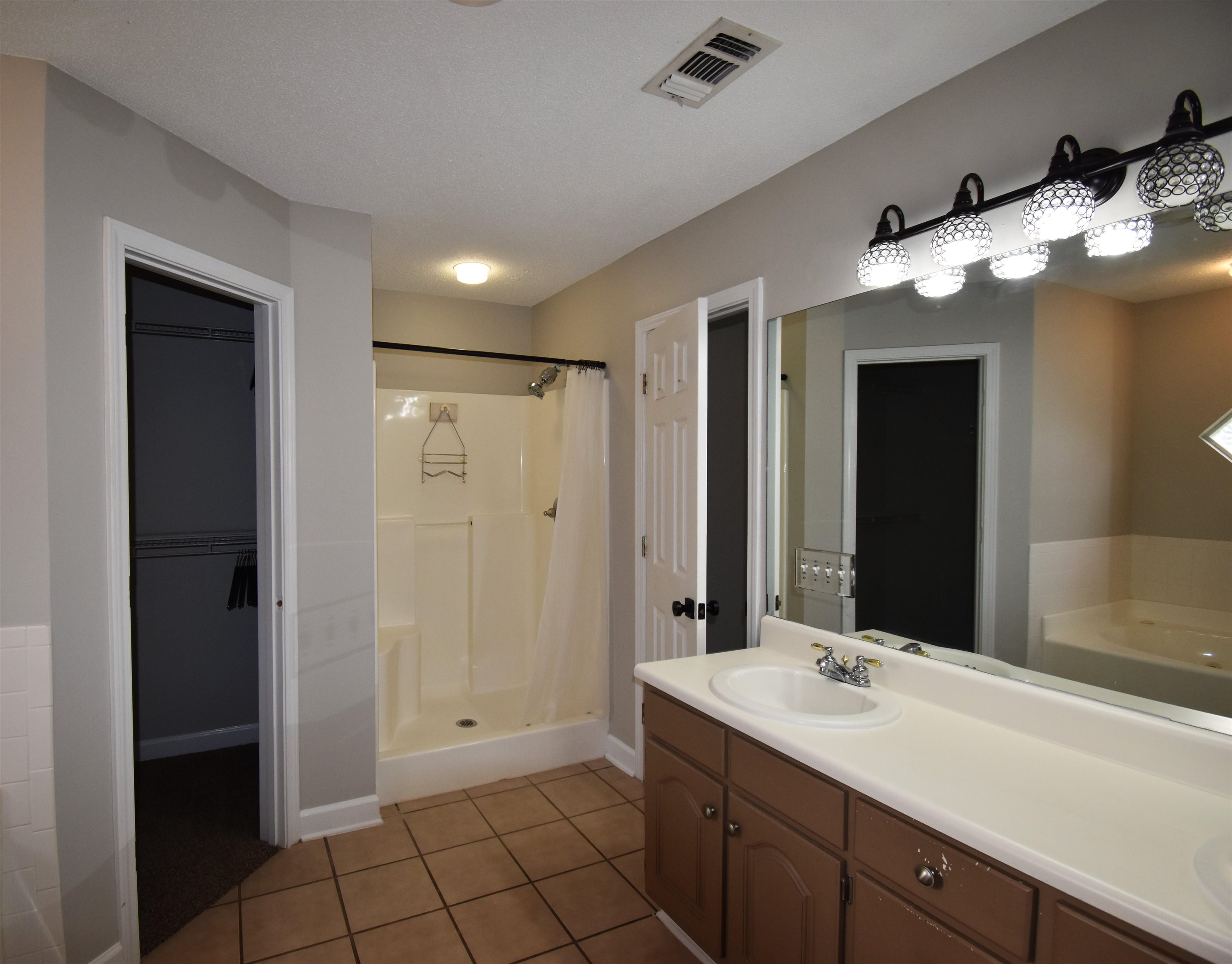 1103 Longleaf Street Foley, AL 36535 - Photo 15 of 21 Primary Bath