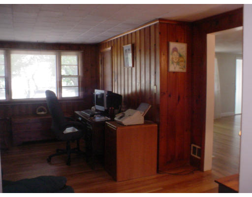 51 Essex Road Sharon, MA 02067 - Photo 3 of 18 Gallery Image 3
