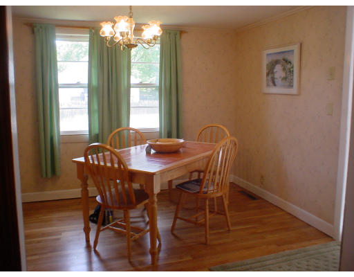 51 Essex Road Sharon, MA 02067 - Photo 8 of 18 Gallery Image 8