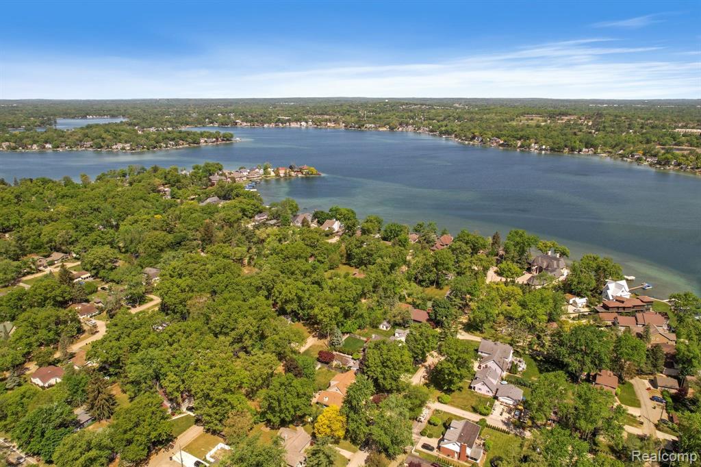 2460 Lakena Road West Bloomfield, MI 48324 - Photo 45 of 53