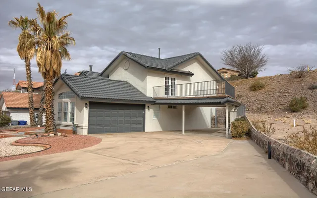 a house view with a outdoor space
