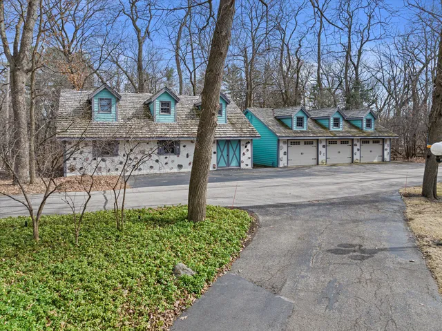 $3,099,000 | W335N5511 Island View Lane, Merton, WI 53058