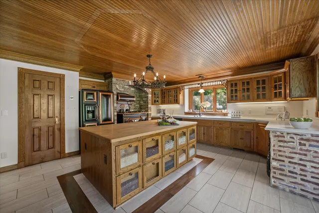 $3,099,000 | W335N5511 Island View Lane, Merton, WI 53058