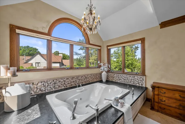 $3,099,000 | W335N5511 Island View Lane, Merton, WI 53058