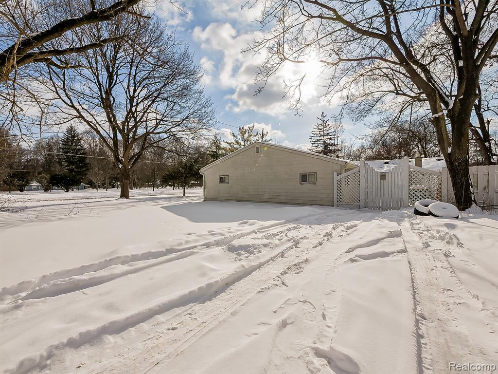 25323 Orchard Lake Road Farmington, MI 48336 - Photo 34 of 42