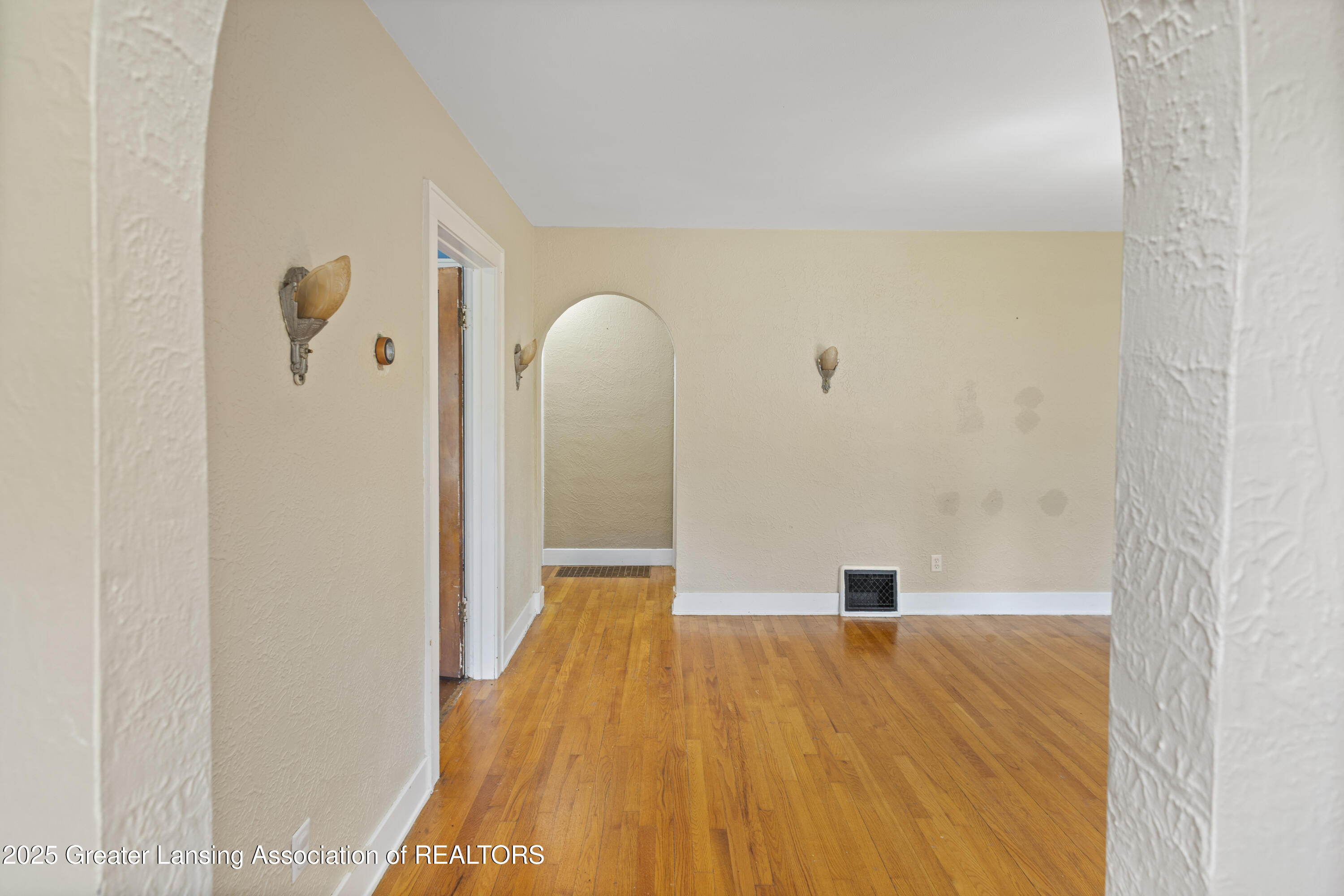 2335 Harding Avenue Lansing, MI 48910 - Photo 4 of 52 IMG_5355