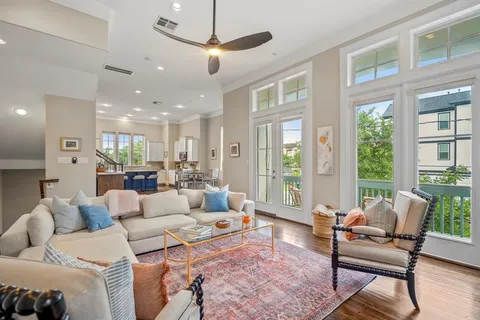 $525,000 | 2022 Beall Street, Houston, TX 77008