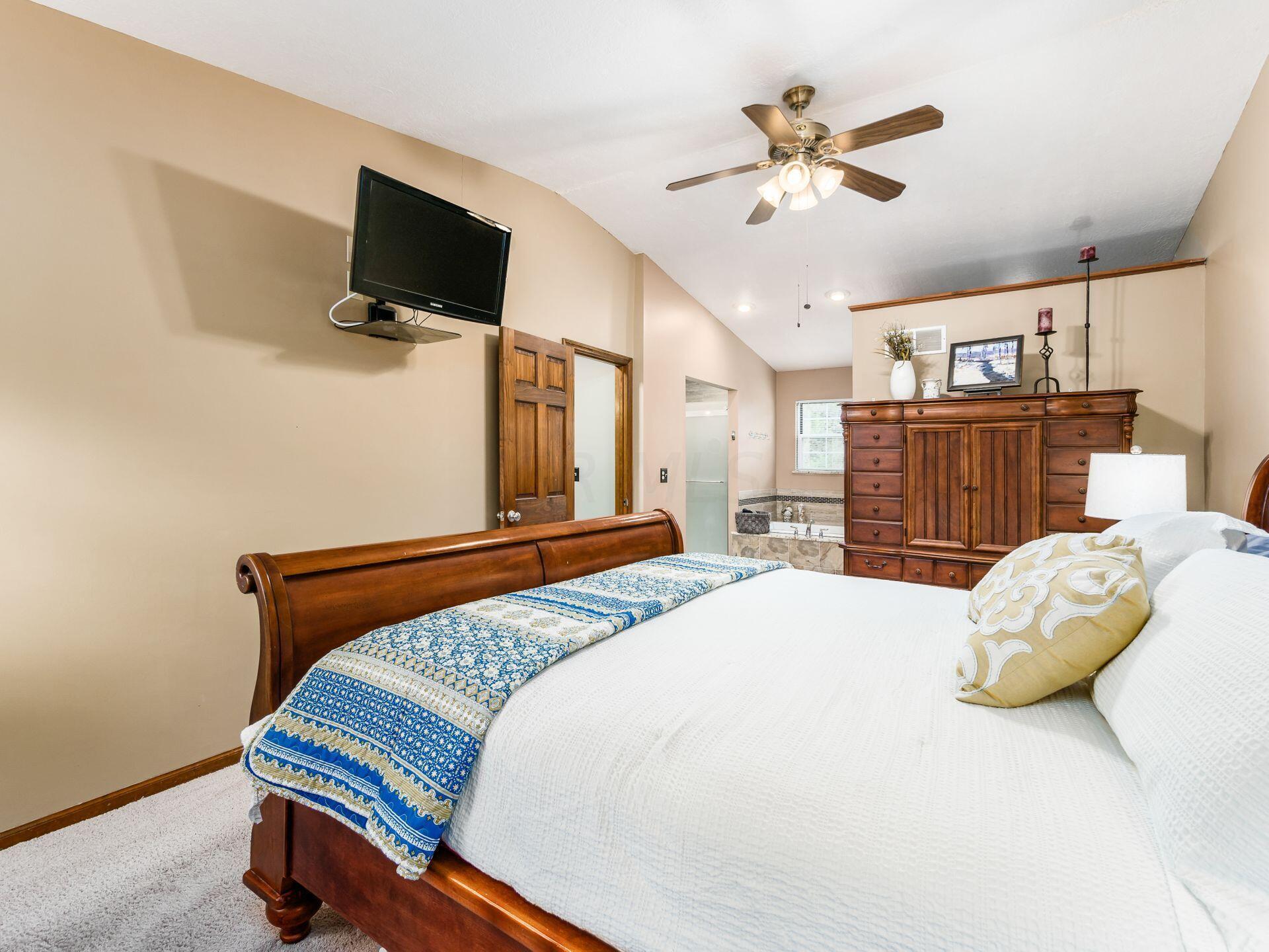 122 Ravine Road Powell, OH 43065 - Photo 21 of 42 Owner's Bedroom