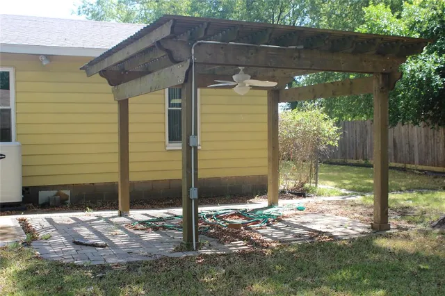 $1,800 | 409 West Main Street, Azle, TX 76020