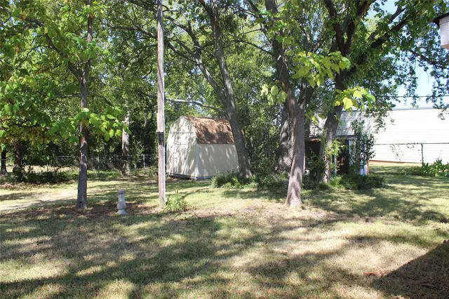 $1,800 | 409 West Main Street, Azle, TX 76020