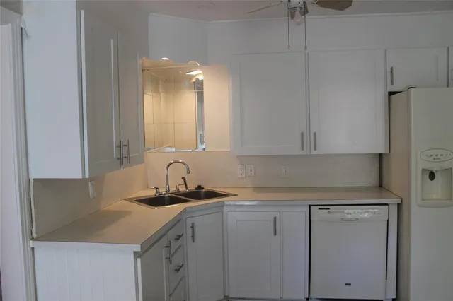 $1,800 | 409 West Main Street, Azle, TX 76020