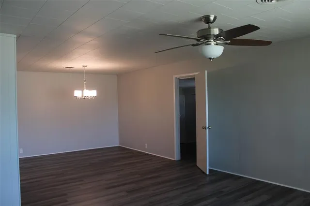 $1,800 | 409 West Main Street, Azle, TX 76020