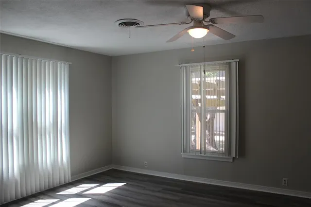 $1,800 | 409 West Main Street, Azle, TX 76020