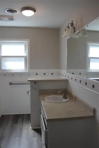 $1,800 | 409 West Main Street, Azle, TX 76020