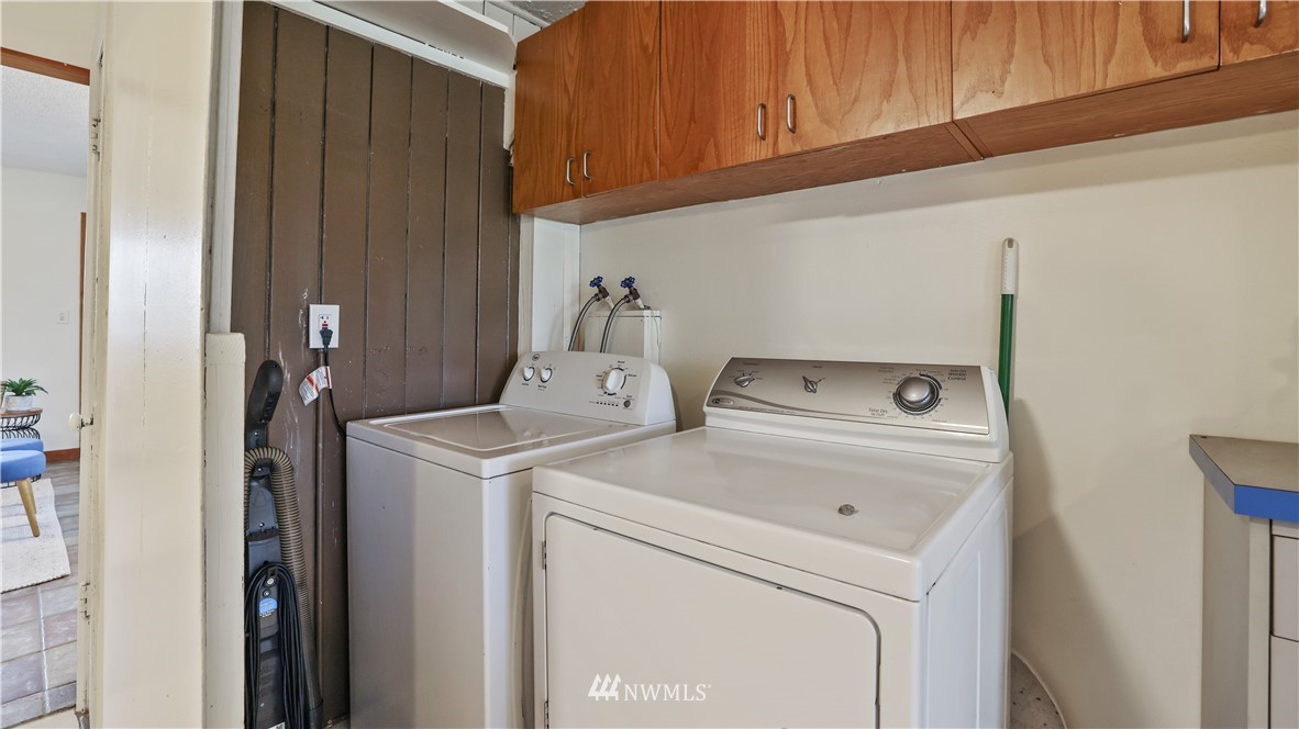 2519 Northeast 9th Street Renton, WA 98056 - Photo 14 of 26 a utility room with dryer and washer