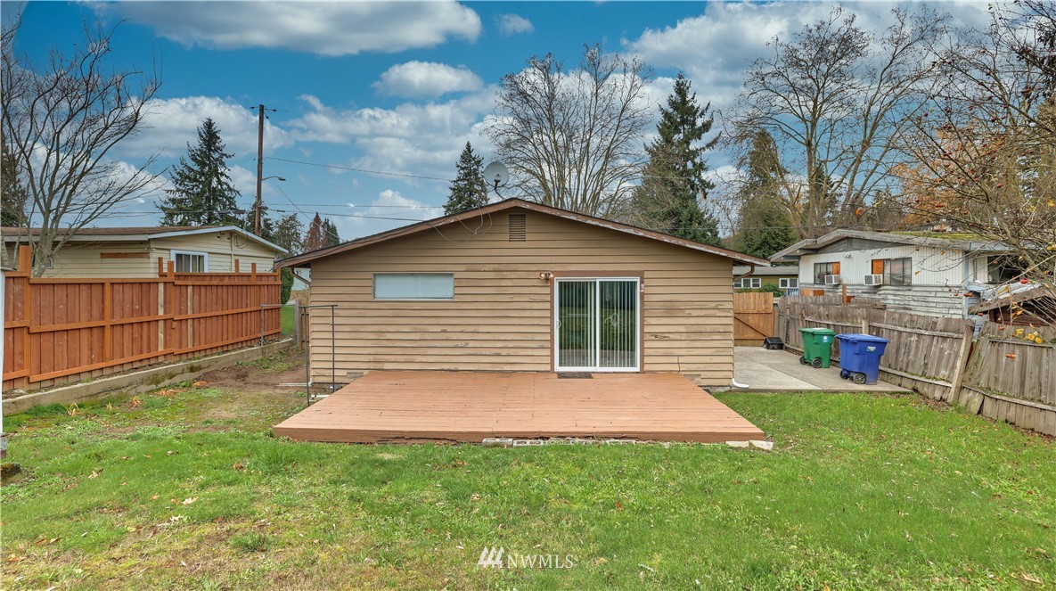 2519 Northeast 9th Street Renton, WA 98056 - Photo 25 of 26 a backyard of a house with table and chairs