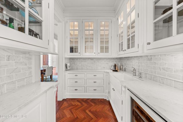 $6,595,000 | 62 Summersweet Lane, New Canaan, CT 06840