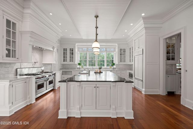 $6,595,000 | 62 Summersweet Lane, New Canaan, CT 06840