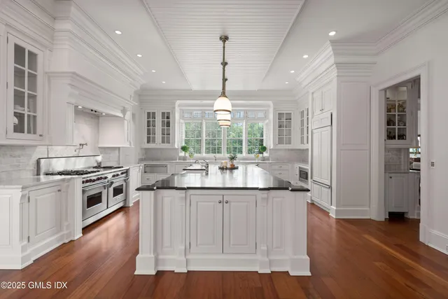 $6,595,000 | 62 Summersweet Lane, New Canaan, CT 06840