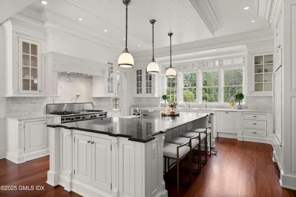 $6,595,000 | 62 Summersweet Lane, New Canaan, CT 06840