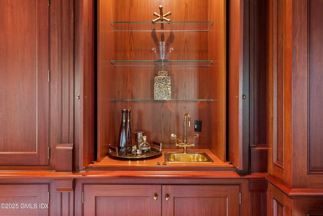 $6,595,000 | 62 Summersweet Lane, New Canaan, CT 06840