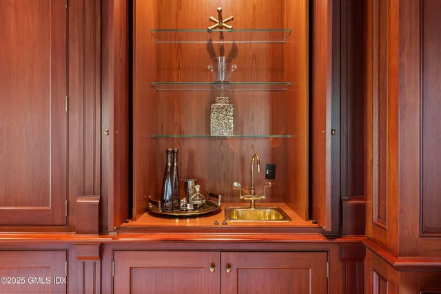 $6,595,000 | 62 Summersweet Lane, New Canaan, CT 06840