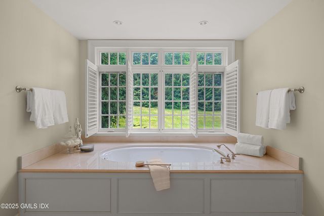 $6,595,000 | 62 Summersweet Lane, New Canaan, CT 06840