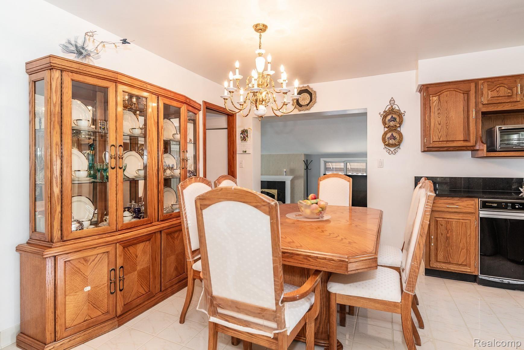 27130 Ford Road Dearborn Heights, MI 48127 - Photo 14 of 31 DSC_6757.jpg