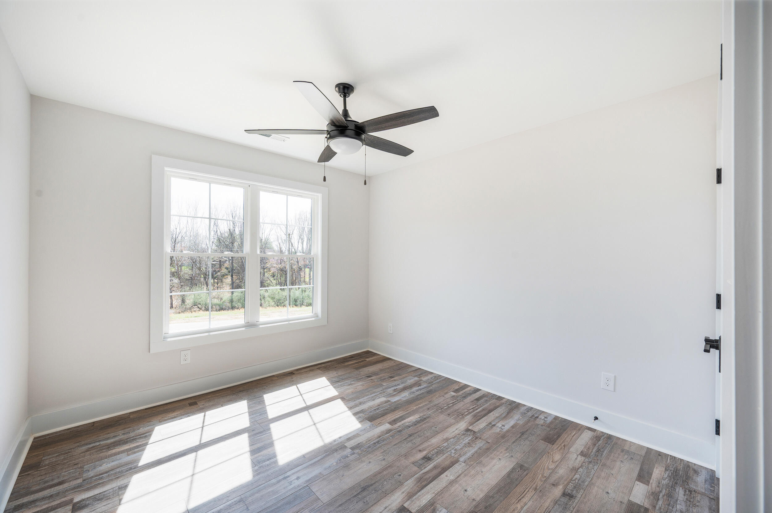 2199 Cottontown Road Forest, VA 24551 - Photo 19 of 35 a view of an empty room and a window